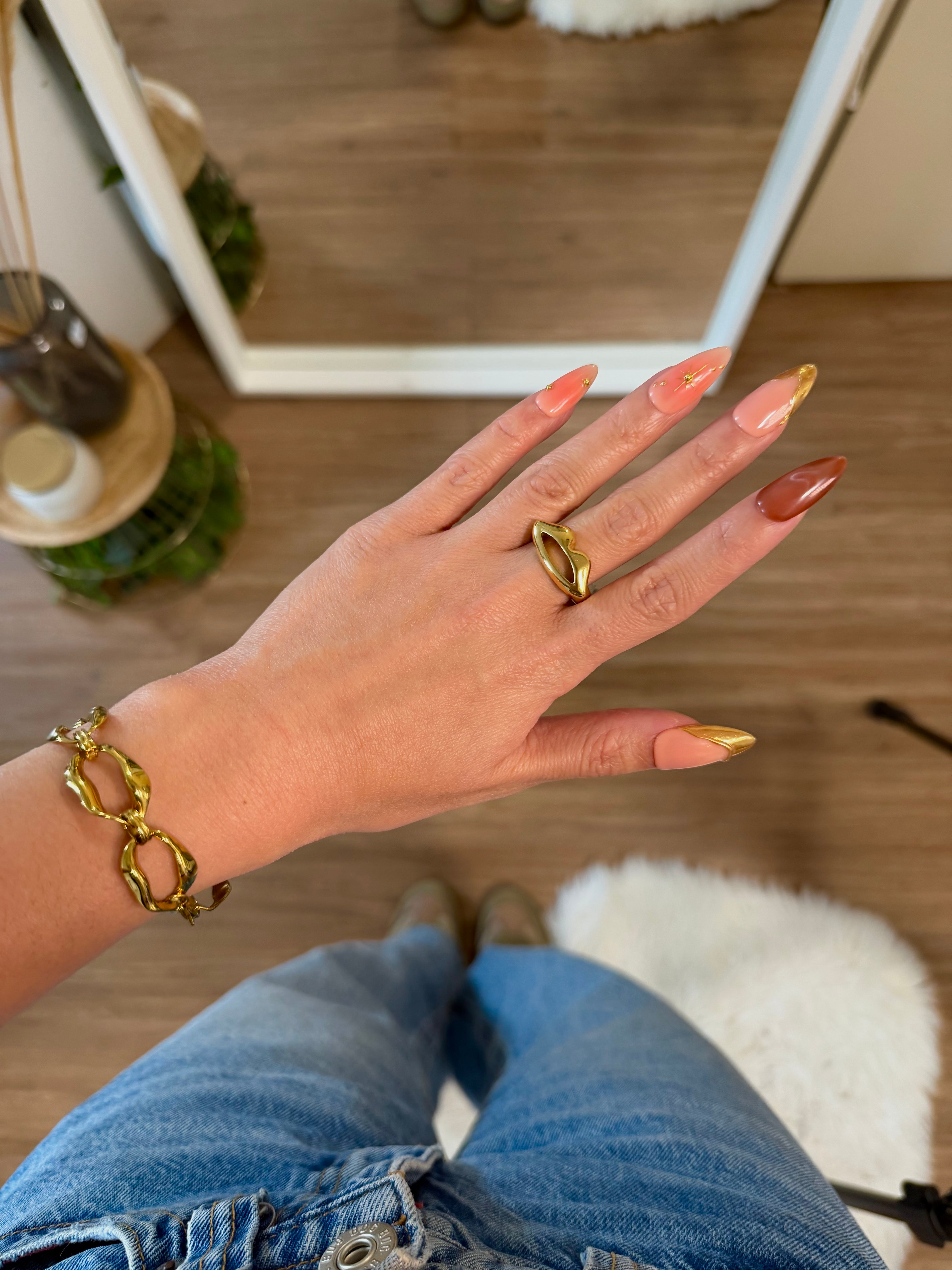 Icon Kiss Ring
