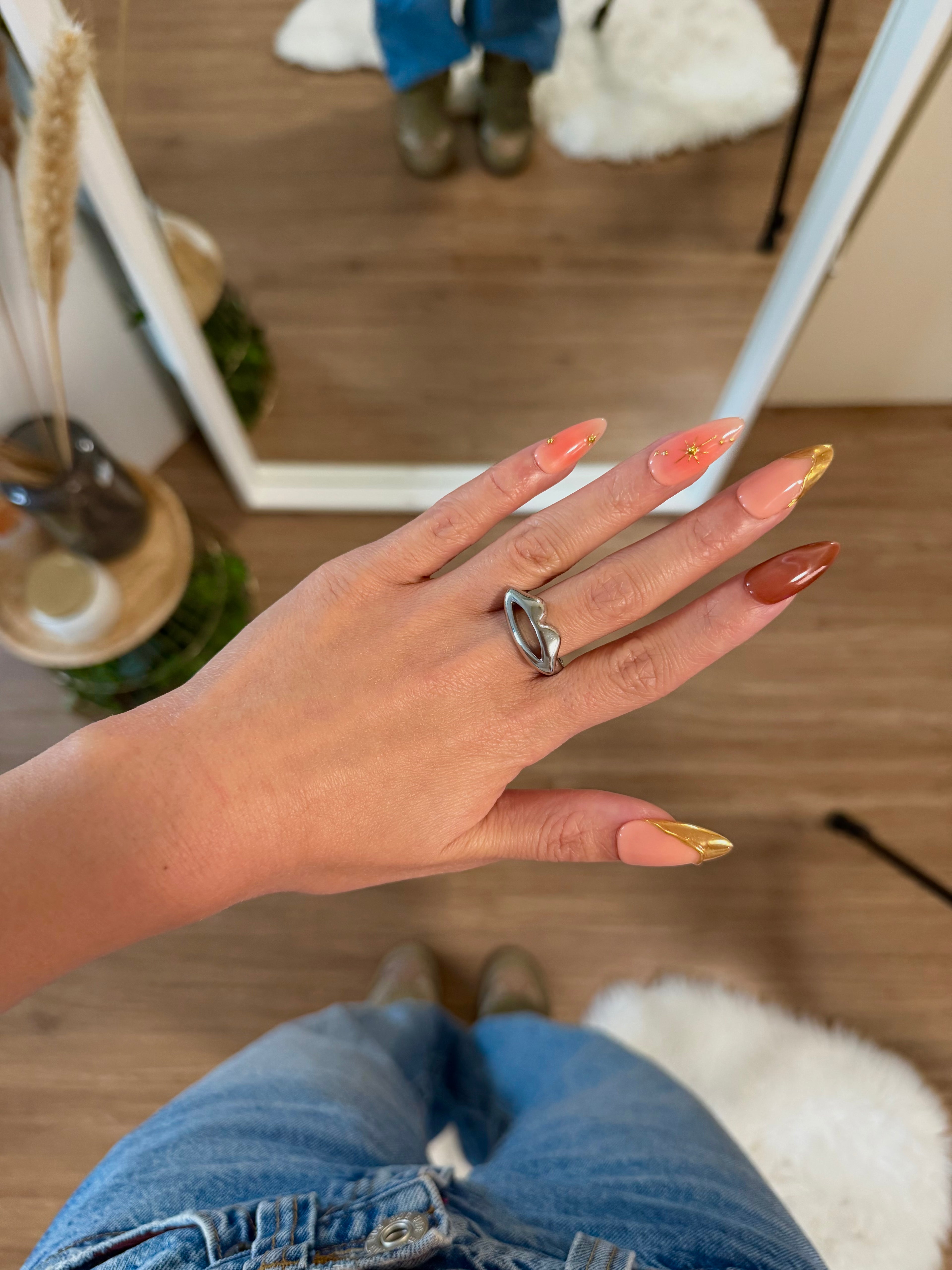 Icon Kiss Ring