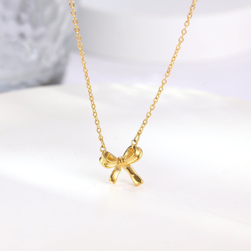 Golden embrace necklace