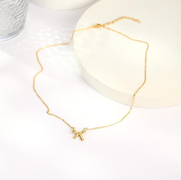 Golden embrace necklace