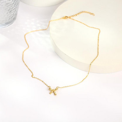 Golden embrace necklace